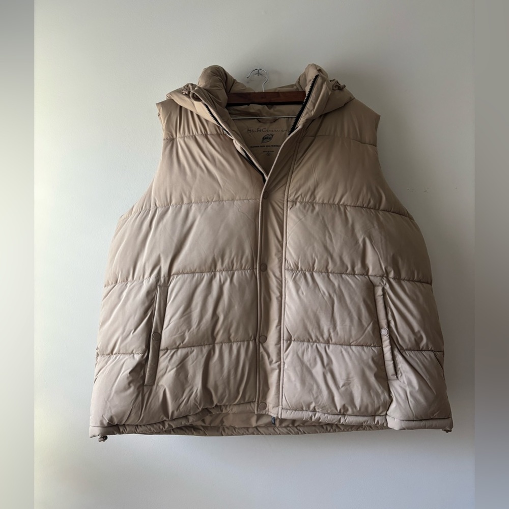 Plus size NWT BCBG Puffer zip up vest color cream size 3X